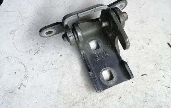 Opel Insignia A Front door upper hinge A046574