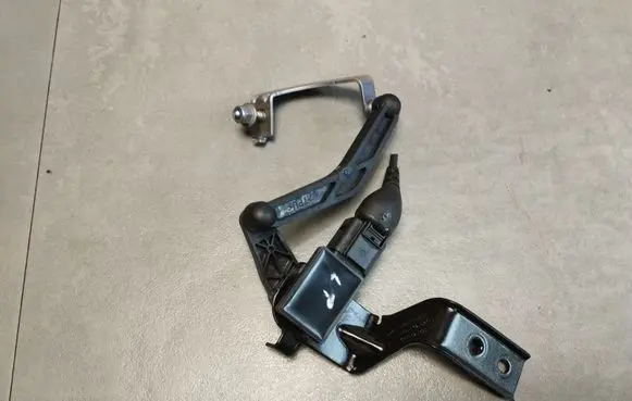 Cupra Formentor Front height sensor lever 5WA412521D