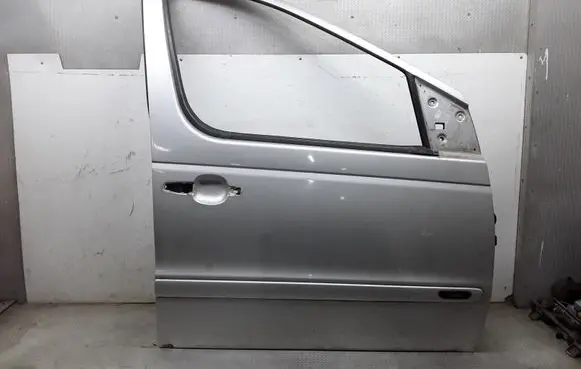 Mercedes-Benz Vaneo W414 Front door