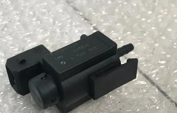 BMW 5 E39 Turbo solenoid valve 1742712