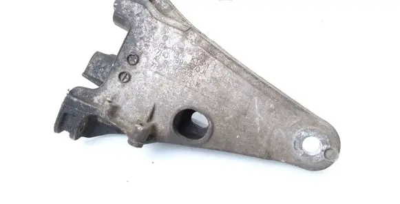 Volkswagen Transporter - Caravelle T5 Engine mounting bracket 7H0199370J 7H0199370K