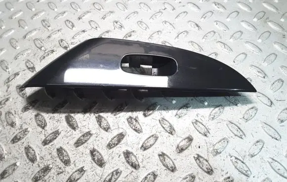 Nissan Leaf I (ZE0) Rear door window switch trim 829603NA0A