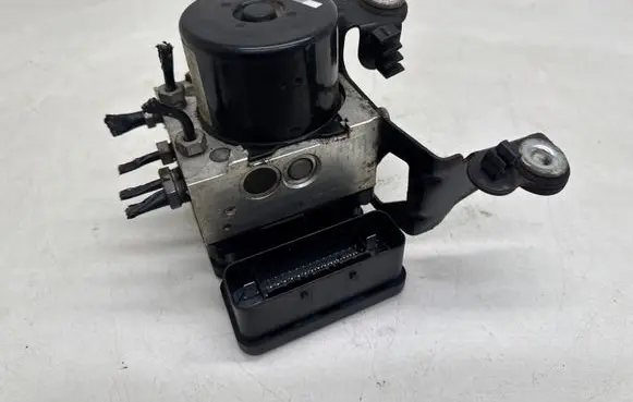 Volvo S80 ABS Pump 31261142
