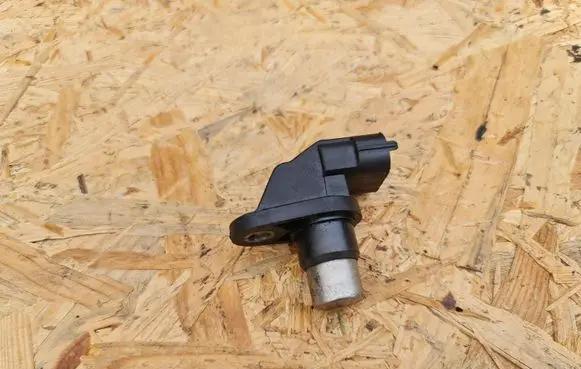Volvo V70 Camshaft position sensor 8631523 0232 103033