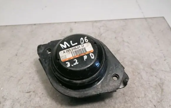 Mercedes-Benz ML W164 Engine mount bracket A2512403117