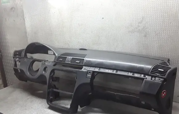 Mercedes-Benz S W220 Dashboard