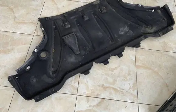 Audi A8 S8 D4 4H Engine splash shield/under tray 4H0825235H 4H0825235J 4H0825235
