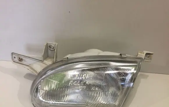 Hyundai Accent Headlight/headlamp 082211109
