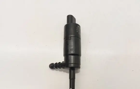 Volkswagen PASSAT B6 Headlight washer pump 3B7955681