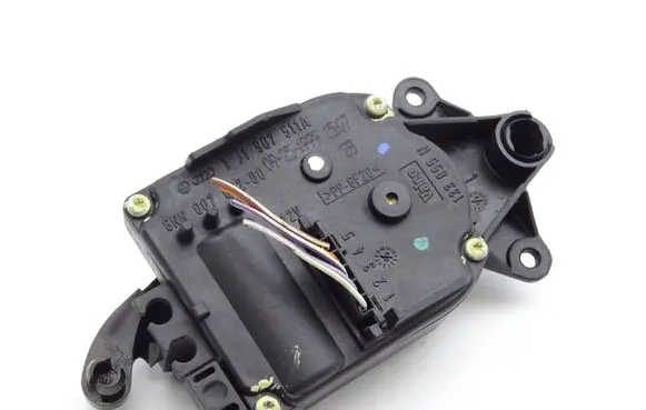 Audi A3 S3 8L Air flap motor/actuator 1J1907511A 6NN00769200