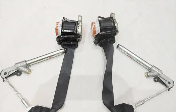Aston Martin Vantage IV Set of seat belts 311632399A10 311632299A10