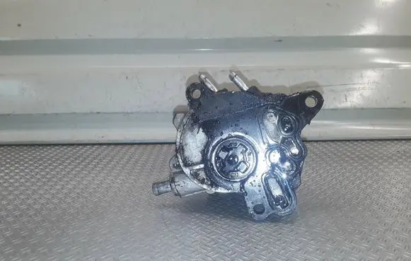 Volkswagen PASSAT B6 Vacuum pump 03G145209