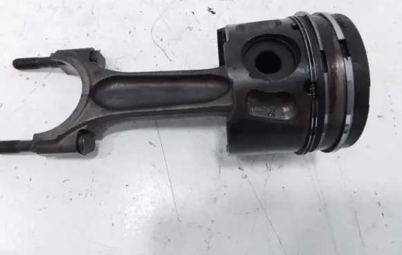 Citroen C4 Grand Picasso Piston with connecting rod