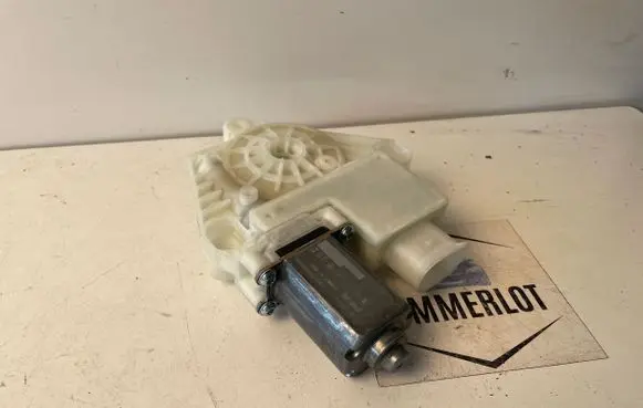 BMW 5 G30 G31 Front door window regulator motor 7455082