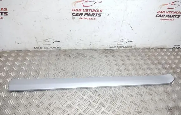 Mitsubishi Outlander Front door trim (molding) 5727A029