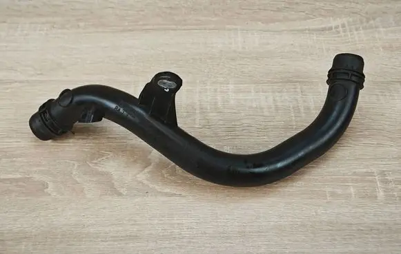 Audi A6 C7 Engine coolant pipe/hose 04L121071H