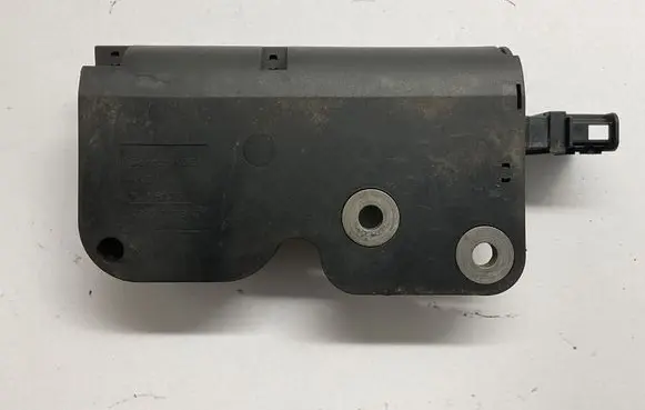 Volkswagen Touareg I Tailgate/trunk/boot lock/catch/latch 40500148