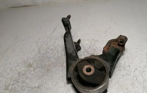 Toyota Corolla Verso E121 Engine mount bracket