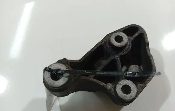 Opel Vectra C Engine mounting bracket 