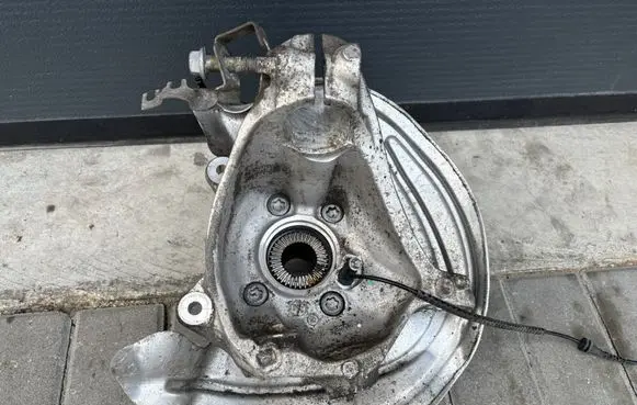 BMW X3 G01 Front wheel hub 31216882597 6882597