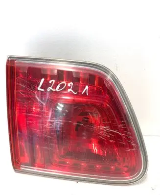 Toyota Avensis T270 Tailgate rear/tail lights