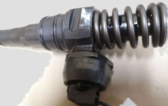 Volkswagen Polo Fuel injector 045130073T