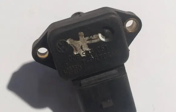 Volkswagen Golf IV Air pressure sensor 036906051