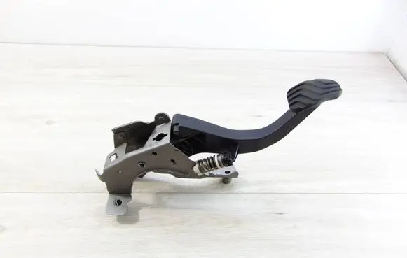 Renault Megane IV Clutch pedal 465038211R