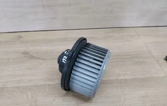 Toyota RAV 4 (XA20) Front door blower motor