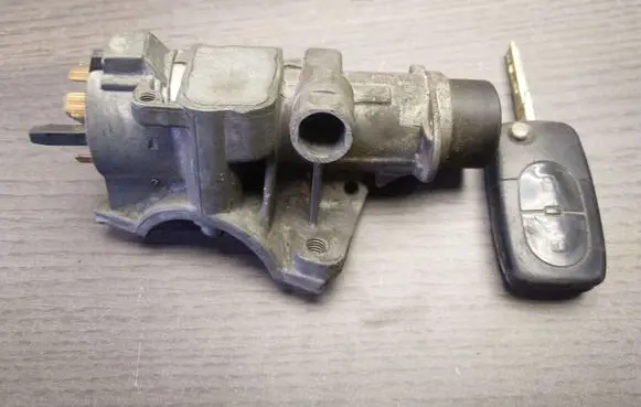 Audi A6 S6 C5 4B Ignition lock 4B0905651