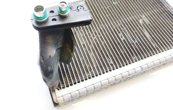 A/C cooling radiator (condenser)