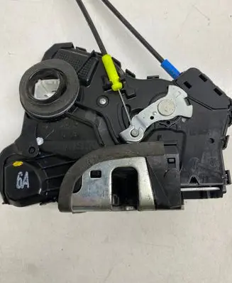 Toyota Auris E180 Front door lock A084219