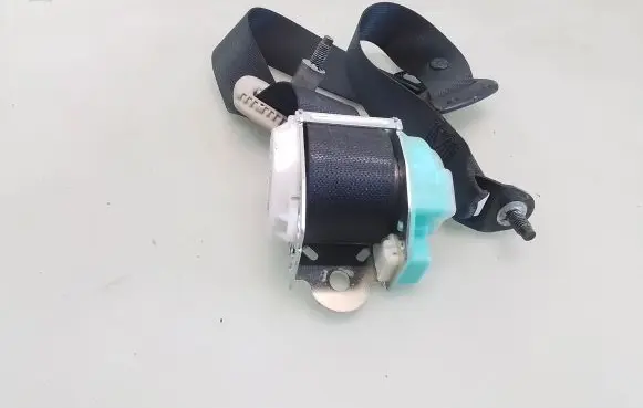 Nissan Note (E11) Rear seatbelt 142259