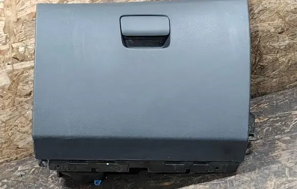 Mercedes-Benz A W176 Glove box set T0504551 1085694X