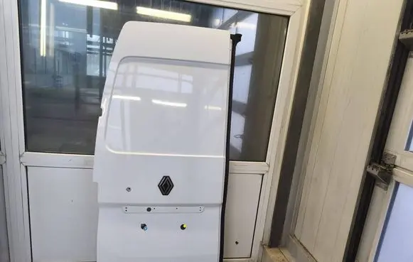 Renault Master IV Rear door