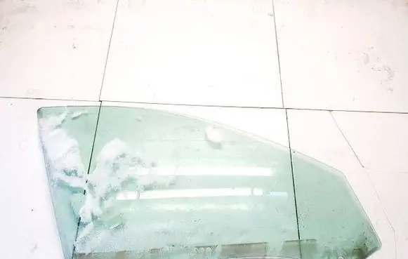 Renault Laguna II Front door window glass four-door AS2M3240DOT682
