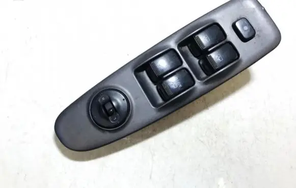 Hyundai Elantra Electric window control switch 935702d000 93570-2d000