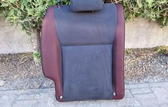 Nissan Juke I F15 Rear seat 