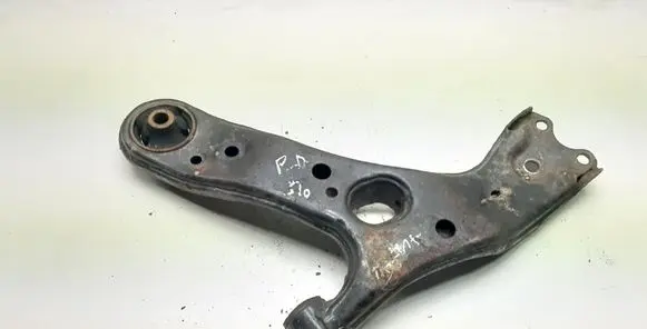 Toyota Avensis T270 Front lower control arm/wishbone