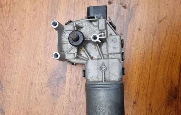 Ford Focus C-MAX Wiper motor 0390241723 3M5117508BA