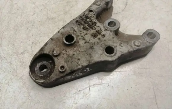 Volkswagen Polo Engine mounting bracket 6Q0199185M