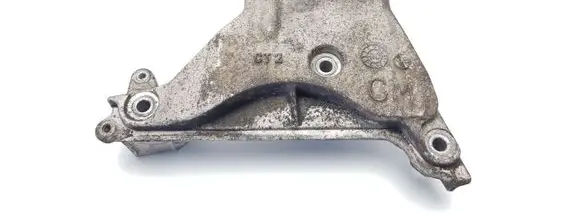 Hyundai Santa Fe Engine mounting bracket