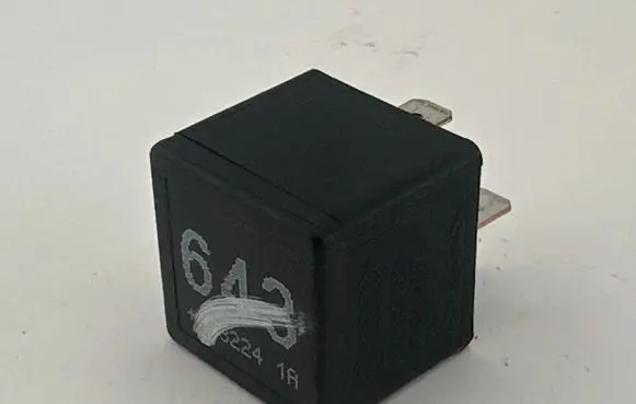 Audi Q7 4L Other relay 8K0951253 EU07 V23136B6X72