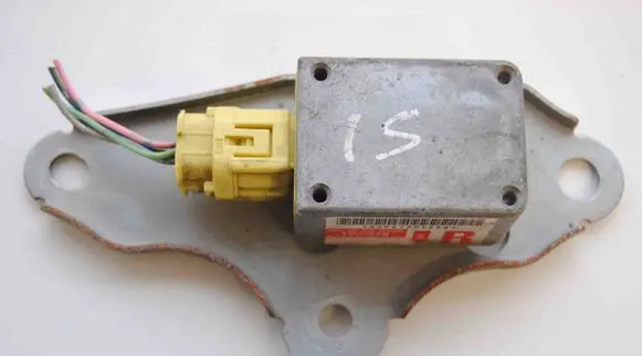 Lexus IS 200-300 Airbag deployment crash/impact sensor