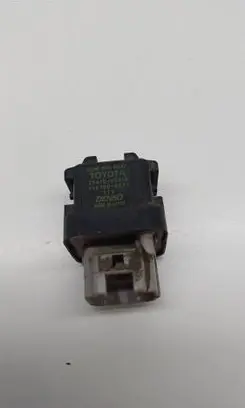 Toyota Avensis T270 Glow plug pre-heat relay 2861067010