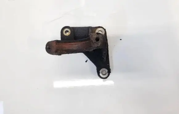 Volvo S60 Engine mounting bracket