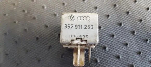 Volkswagen PASSAT B4 Other relay 357911253 899568