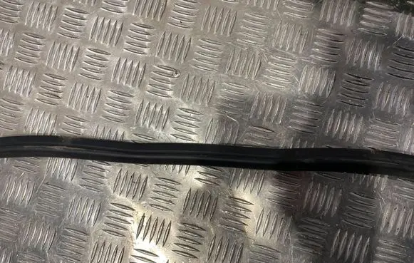 Porsche Cayenne (92A) Rubber seal loading door window/glass 7P5823737