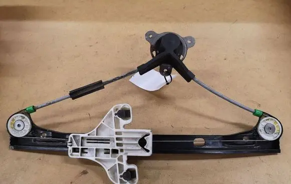 Volkswagen Polo Rear door manual window regulator