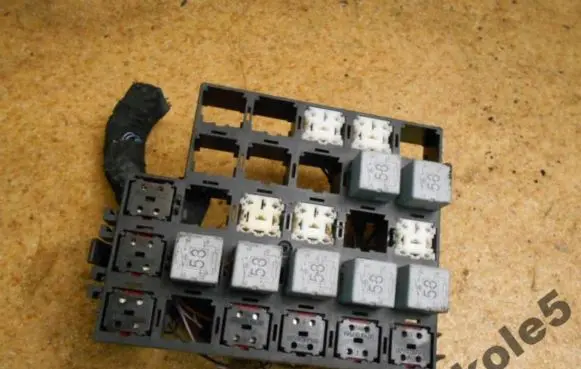 Porsche 911 996 Relay mounting block 